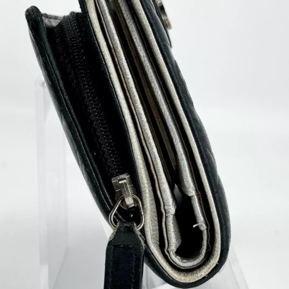 Chanel Camellia Compact Black Bi-fold wallet - Picture 5 of 11